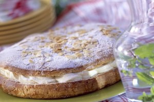 Tarte tropézienne (desserts) 9121b503 a39f 4a22 b3bb e3ade9586465 m