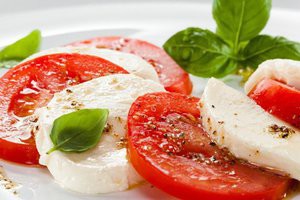 Tomate mozzarella basilic (entrées)